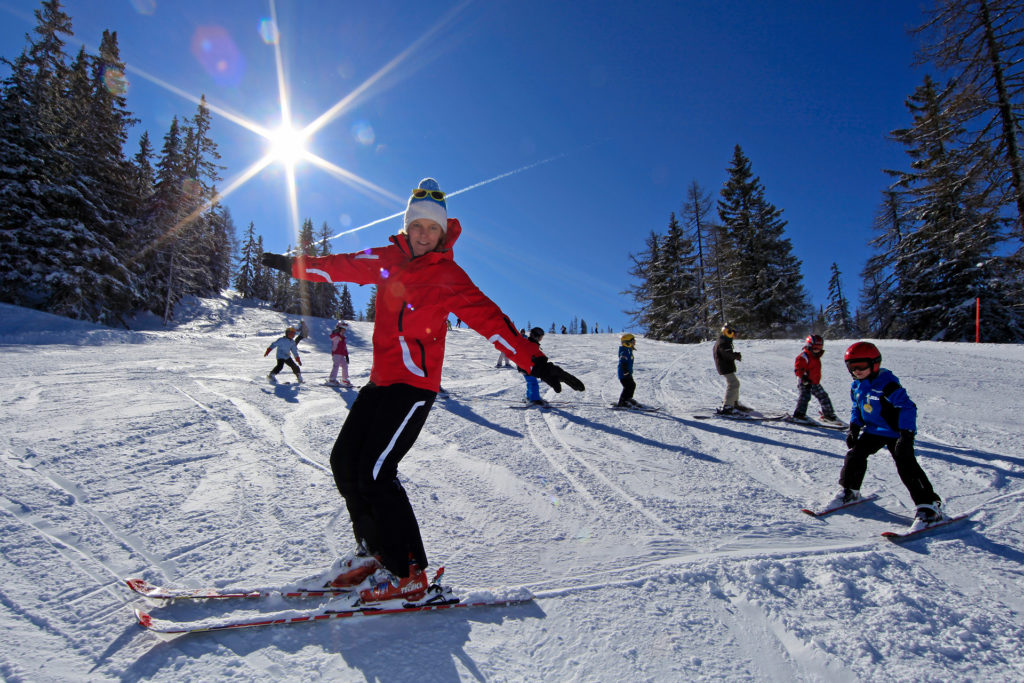 Kinder im Skikurs